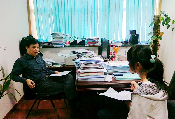 教授和学生在办公室h