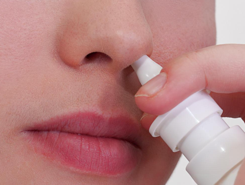 32岁女子用鼻喷雾治疗鼻炎,1年后肾损伤,医生:用药时忽视了2点