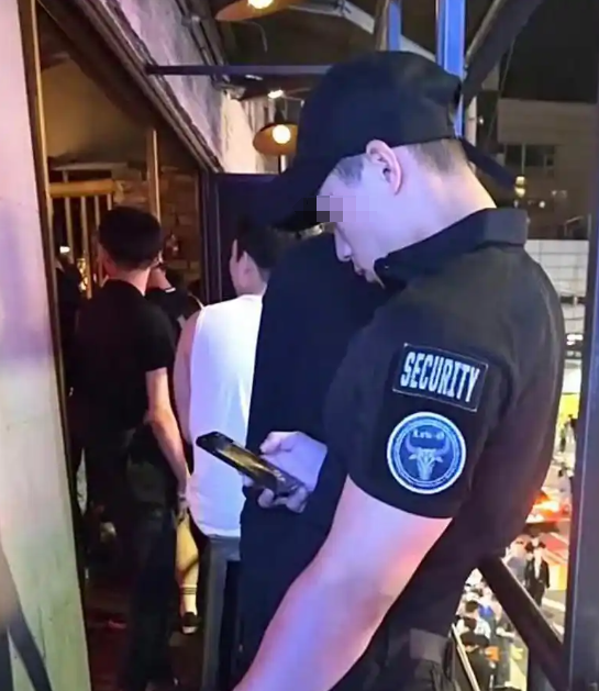 东莞往事:我在酒吧当保安时,亲眼目睹了打工妹的人生沉浮