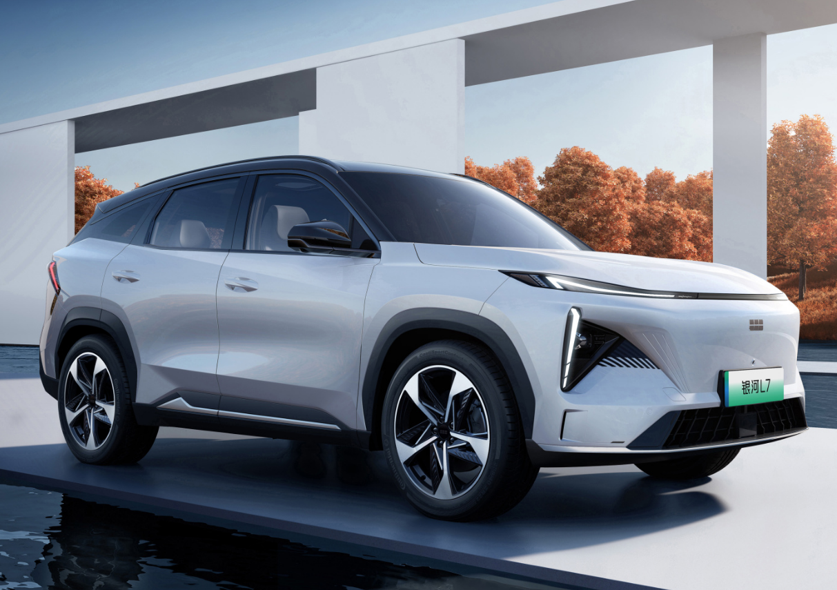 吉利银河l7,车标6个方块,大四屏联动,有叫板比亚迪的底气