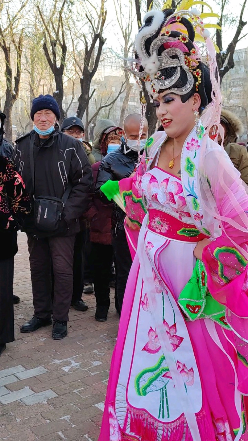 哈尔滨市道里区建国公园反串秧歌-度小视