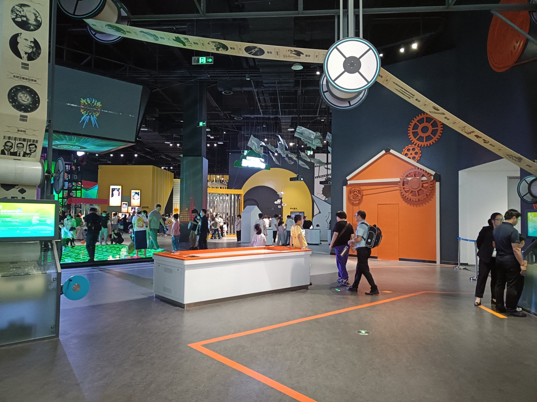 河南科技馆现在开始收门票了!二楼的童梦乐园开始分场次,每人30元!