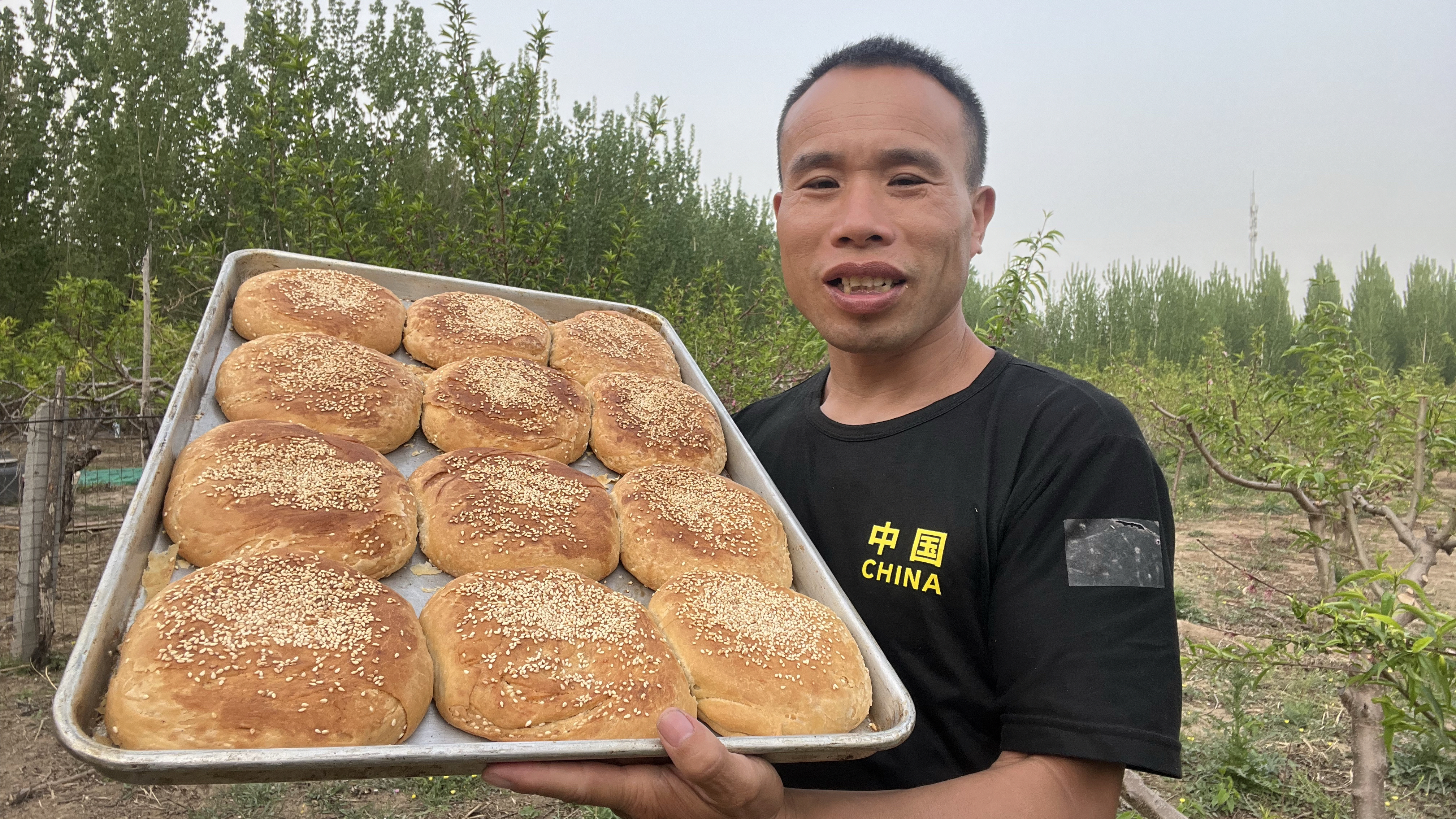 一斤面粉能做6个烧饼,芝麻盐烧饼细节制作,掌握温度最关键