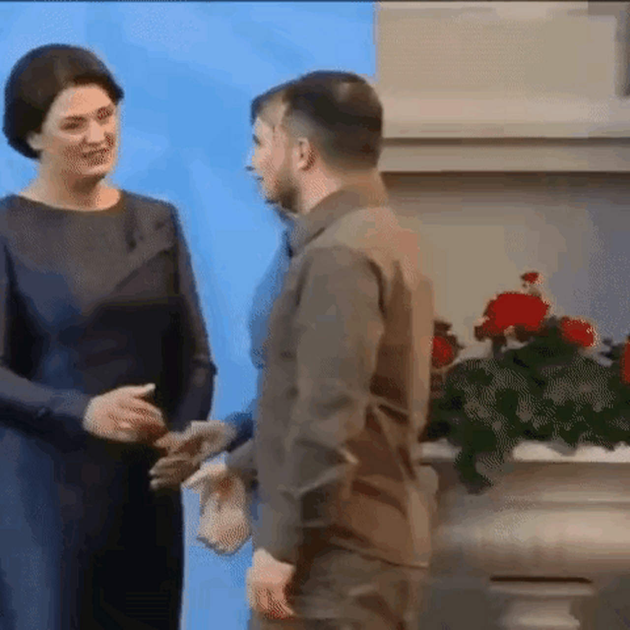 泽总闷闷不乐的原因找到了,原来是夫人因为他的贴面礼闹情绪了.