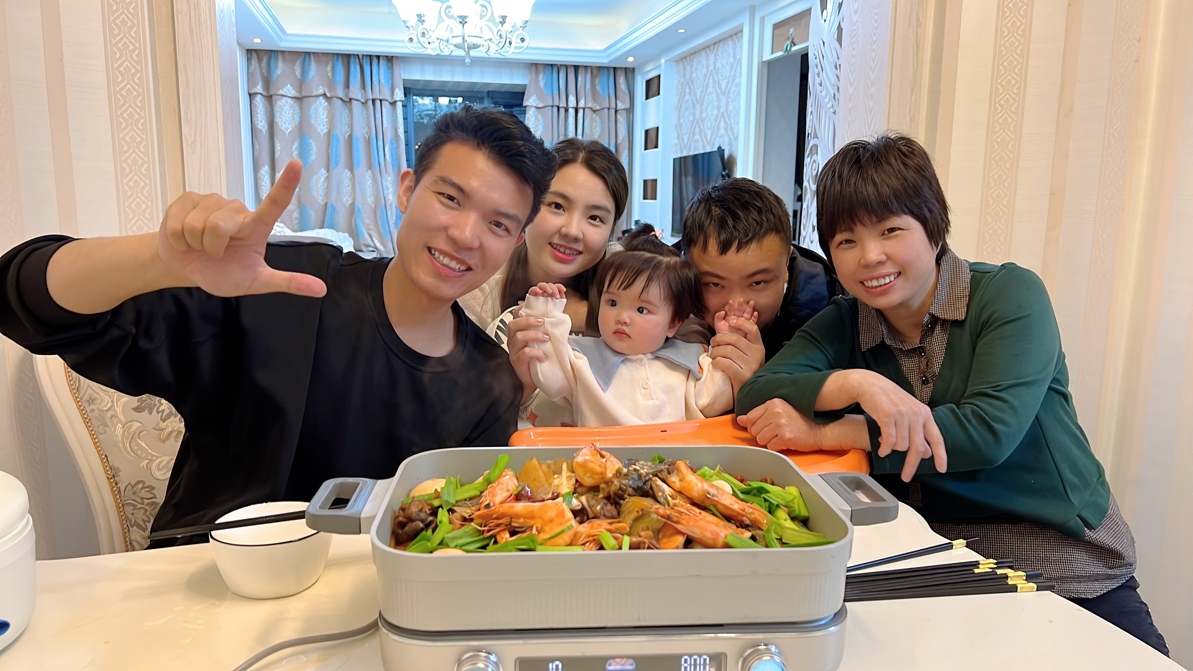 拍婚纱照了,老公260买只甲鱼补身体,小七月吃不到不理爸爸了