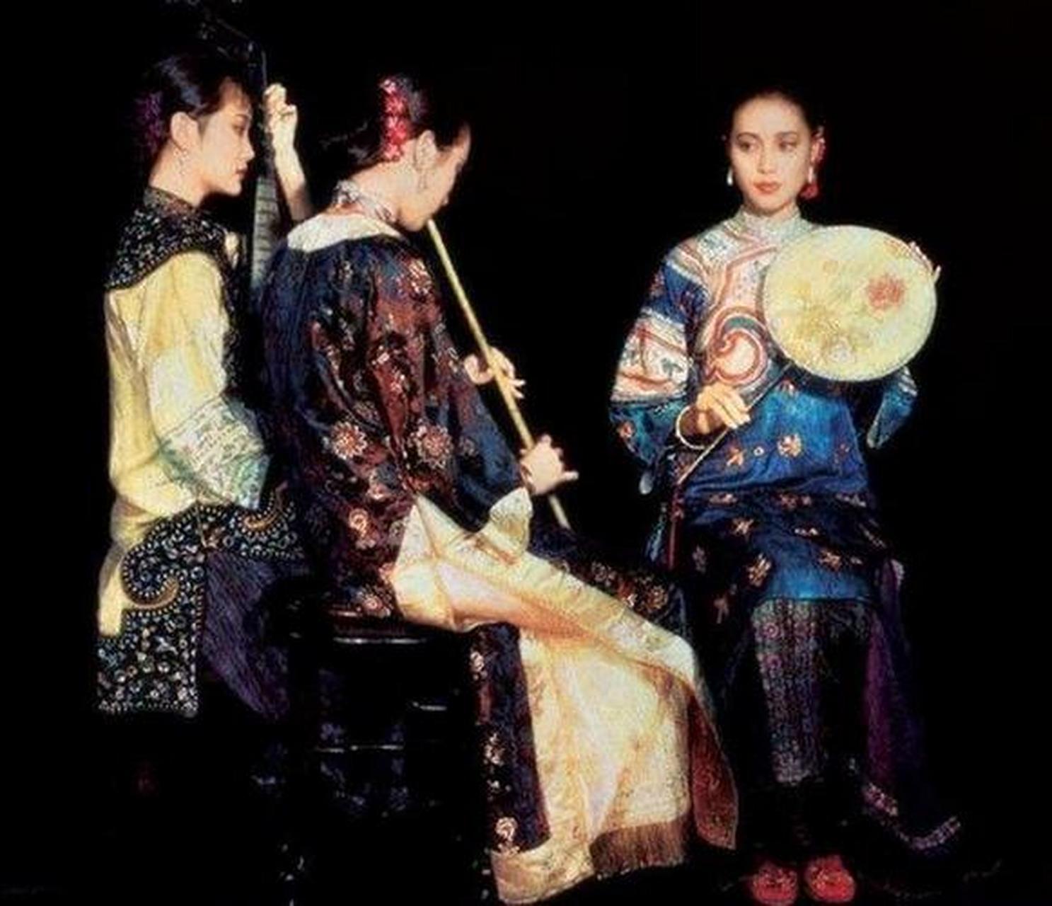 明末清初,扬州瘦马,"瘦"指容貌体型消瘦,弱柳扶风;"马"则暗喻女性,"