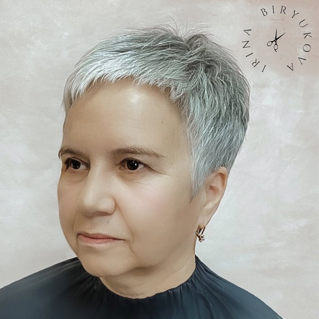 50岁女性发型指南:如何遮盖白发,增加发量,选择适合自己的发型