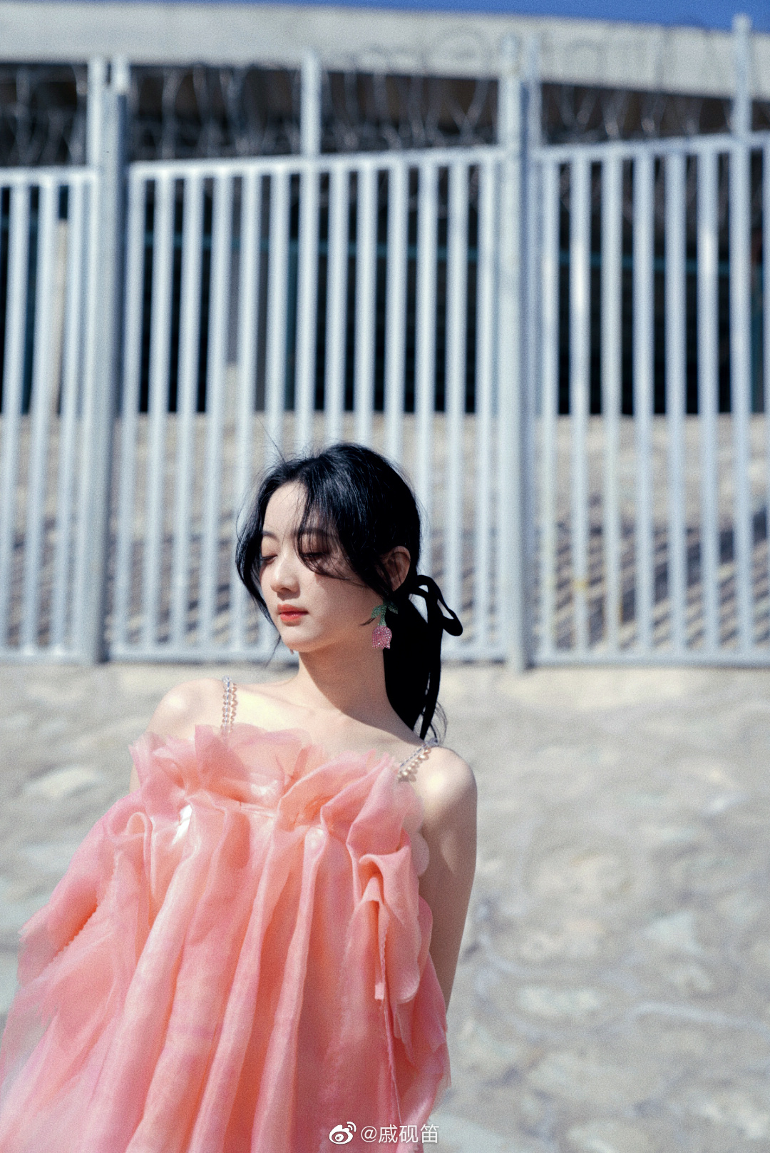 戚砚笛粉色短裙写真