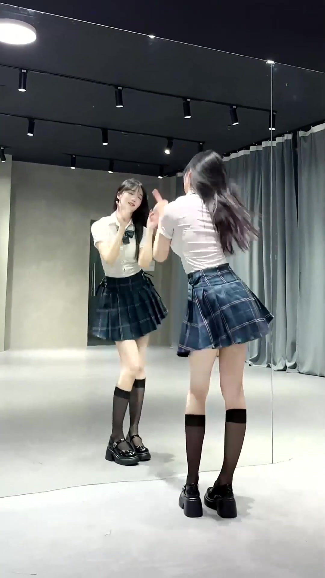 舞姿优雅,美女热舞,演绎绝美风情