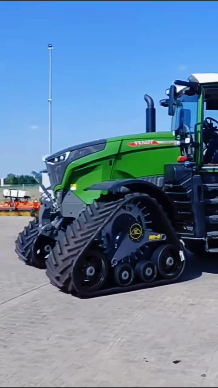 芬特1050履带拖拉机,517马力强劲发动机