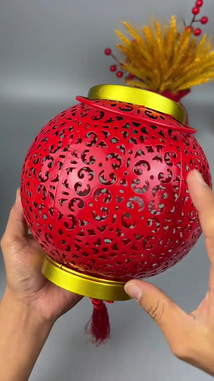 新年太阳能铁艺红灯笼