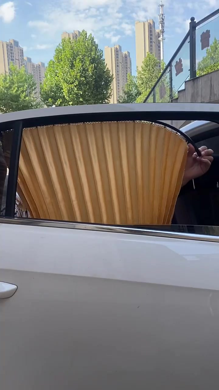 一秒安装的汽车窗帘,随时应对阳光暴晒,让车内清凉