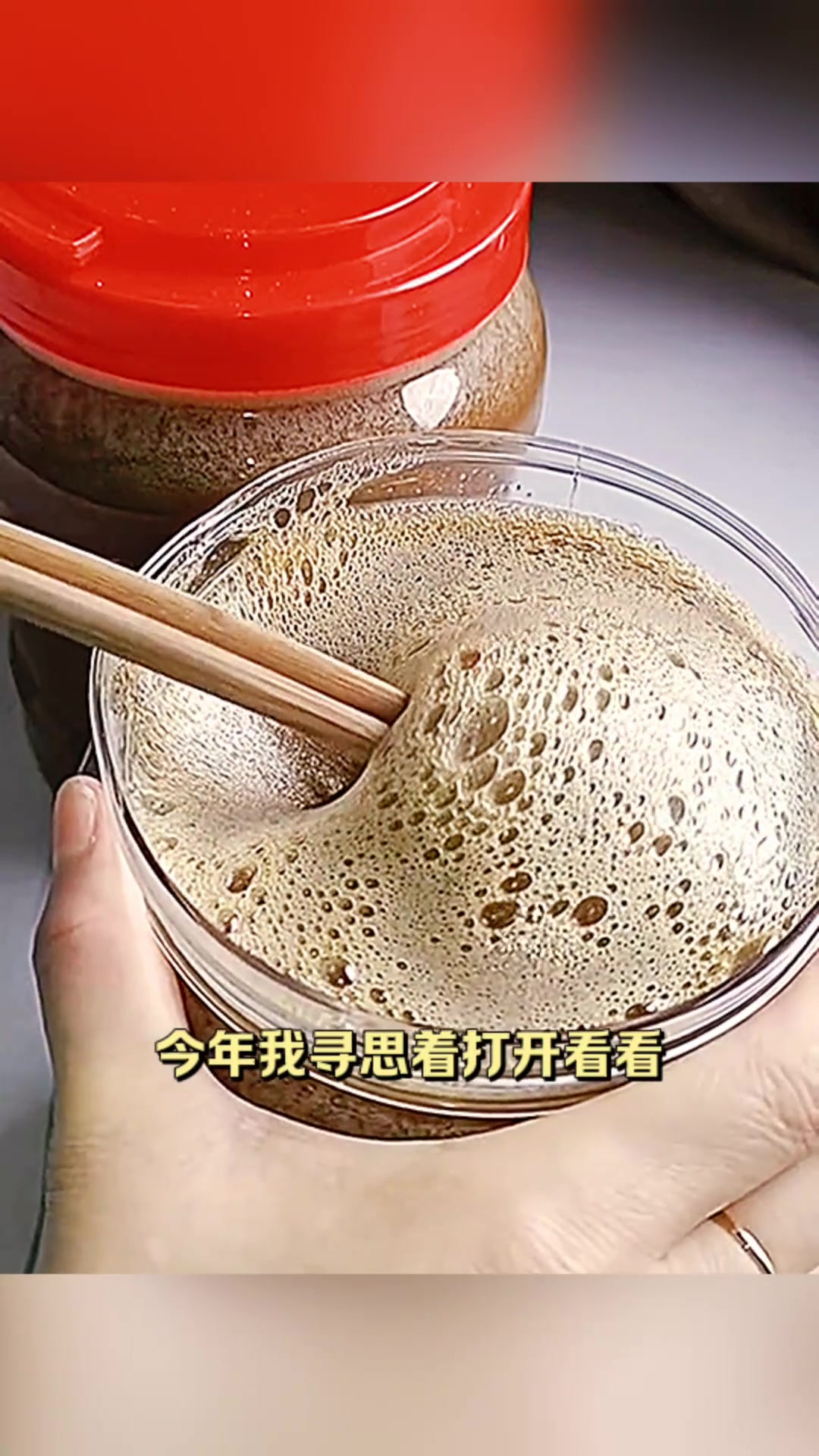 未开封的蜂蜜过期一年能否食用(没开封蜂蜜过期了还能喝吗,怎样处理)