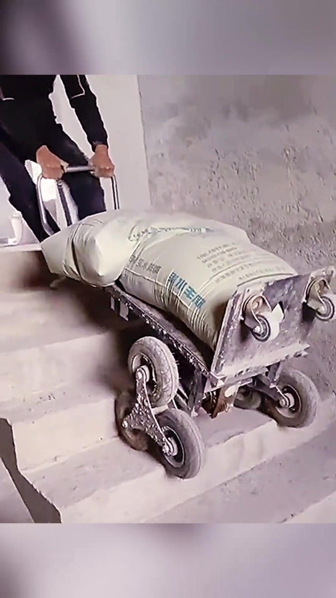 便携爬楼神器:高科技解决搬运困难