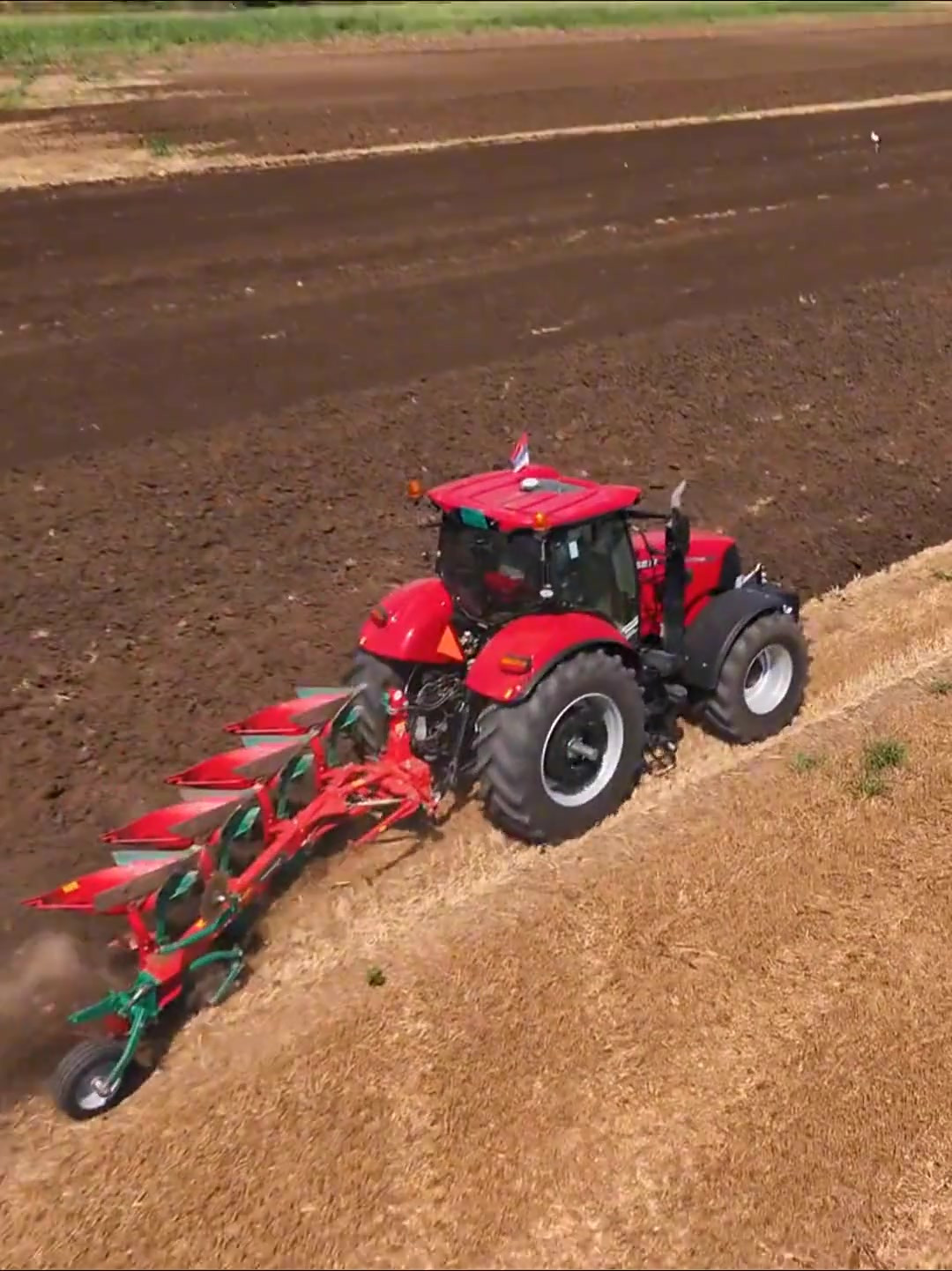 凯斯180 格兰四铧犁高效犁地!