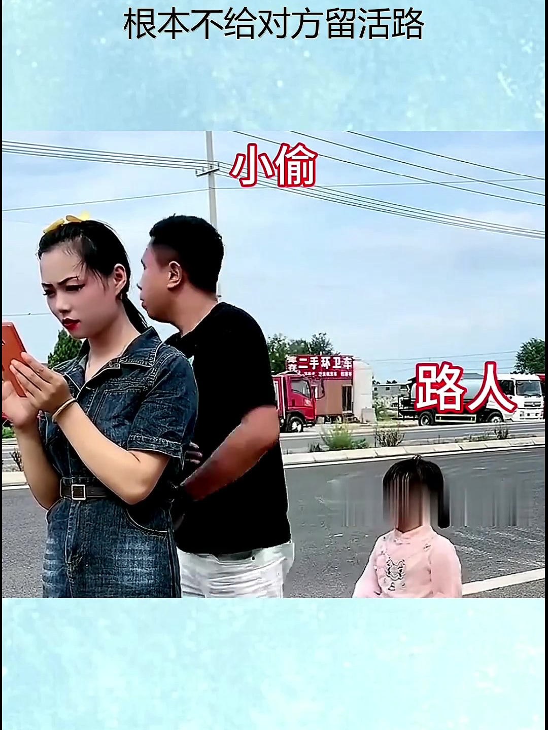 美女路遇小偷,路人不顾危险时刻,根本不给对方留活路!
