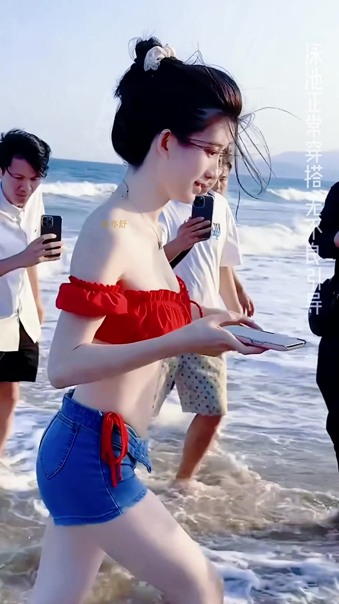 泳池小姐姐,小姐姐完美的曲线,性感泳衣惊呆众人