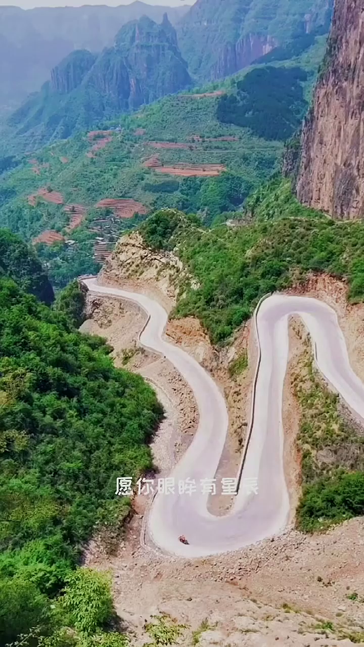 新疆天山天池盘山路