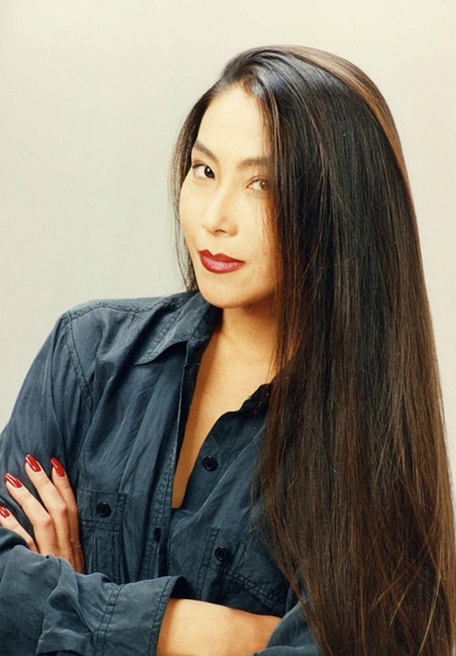 日本纯爱情剧《101次求婚》中女主角矢吹薰的饰演者浅野温子.