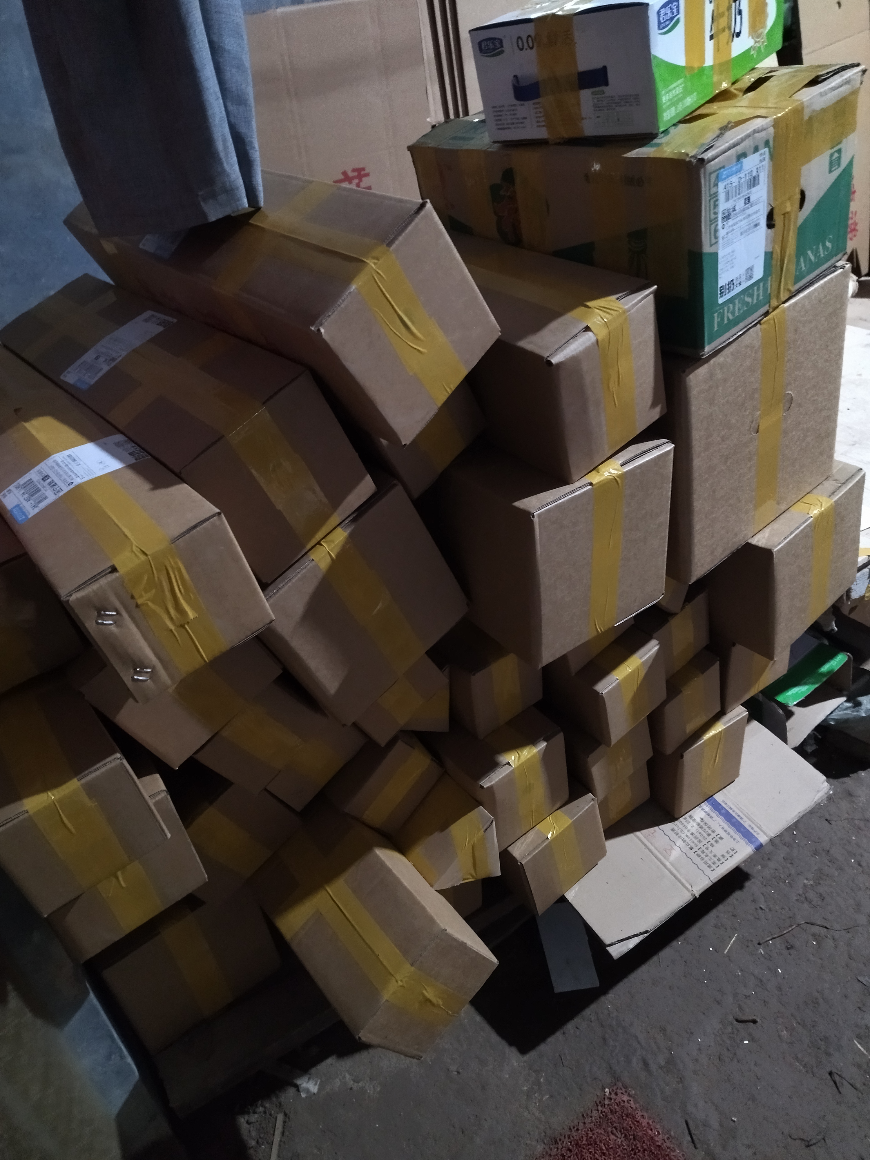 发货快递不耽误订单尽管砸朋友圈怎么说雨天装货下雨天快递打包图片