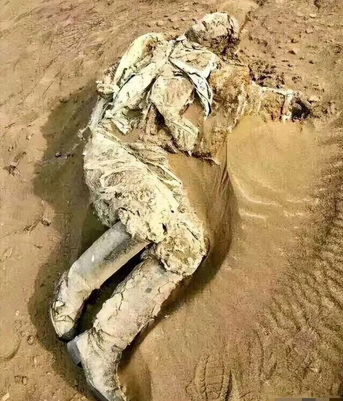 对大自然要有敬畏之—车队擅闯罗布泊无人区4人遇难!