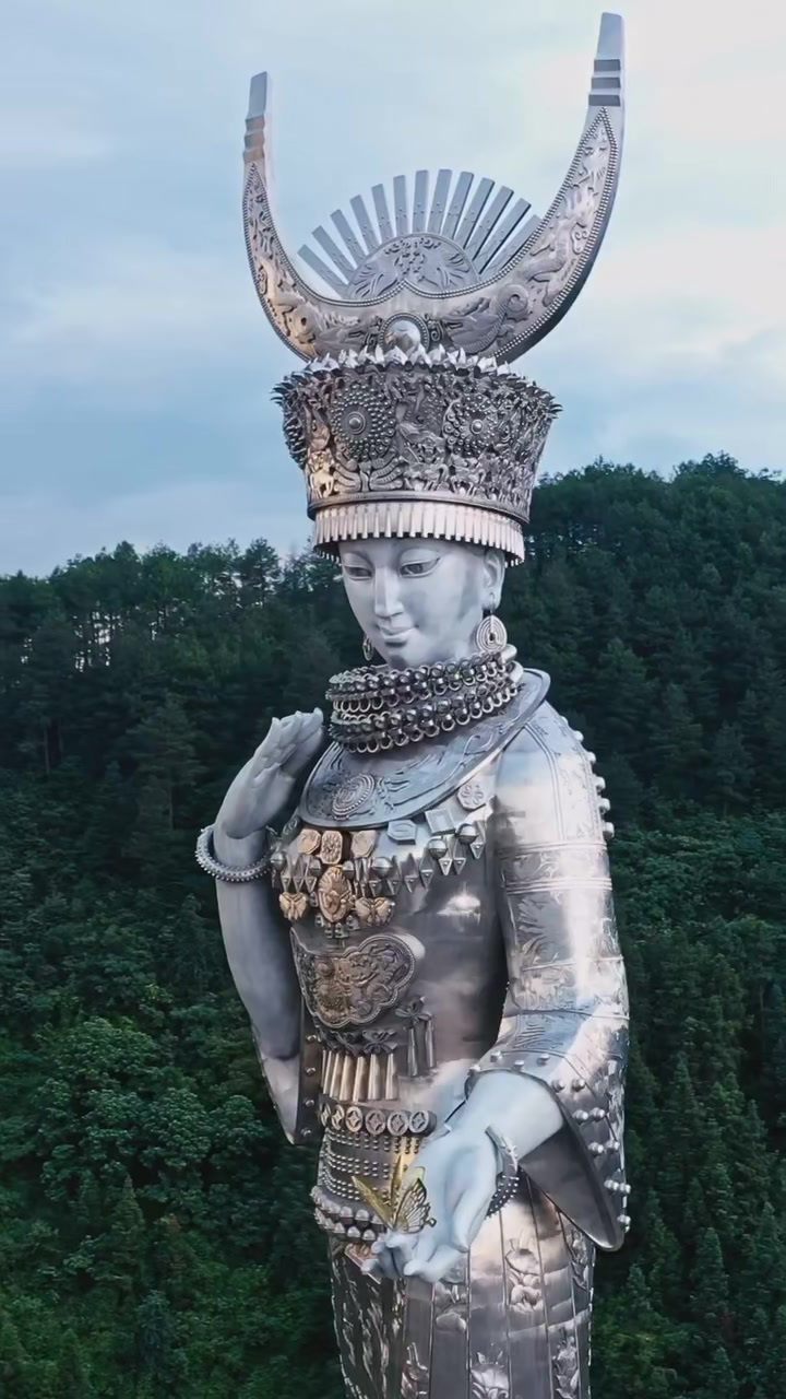 最美苗族女神仰阿莎,全国最高铜像高八十八米,他有着一个凄美而