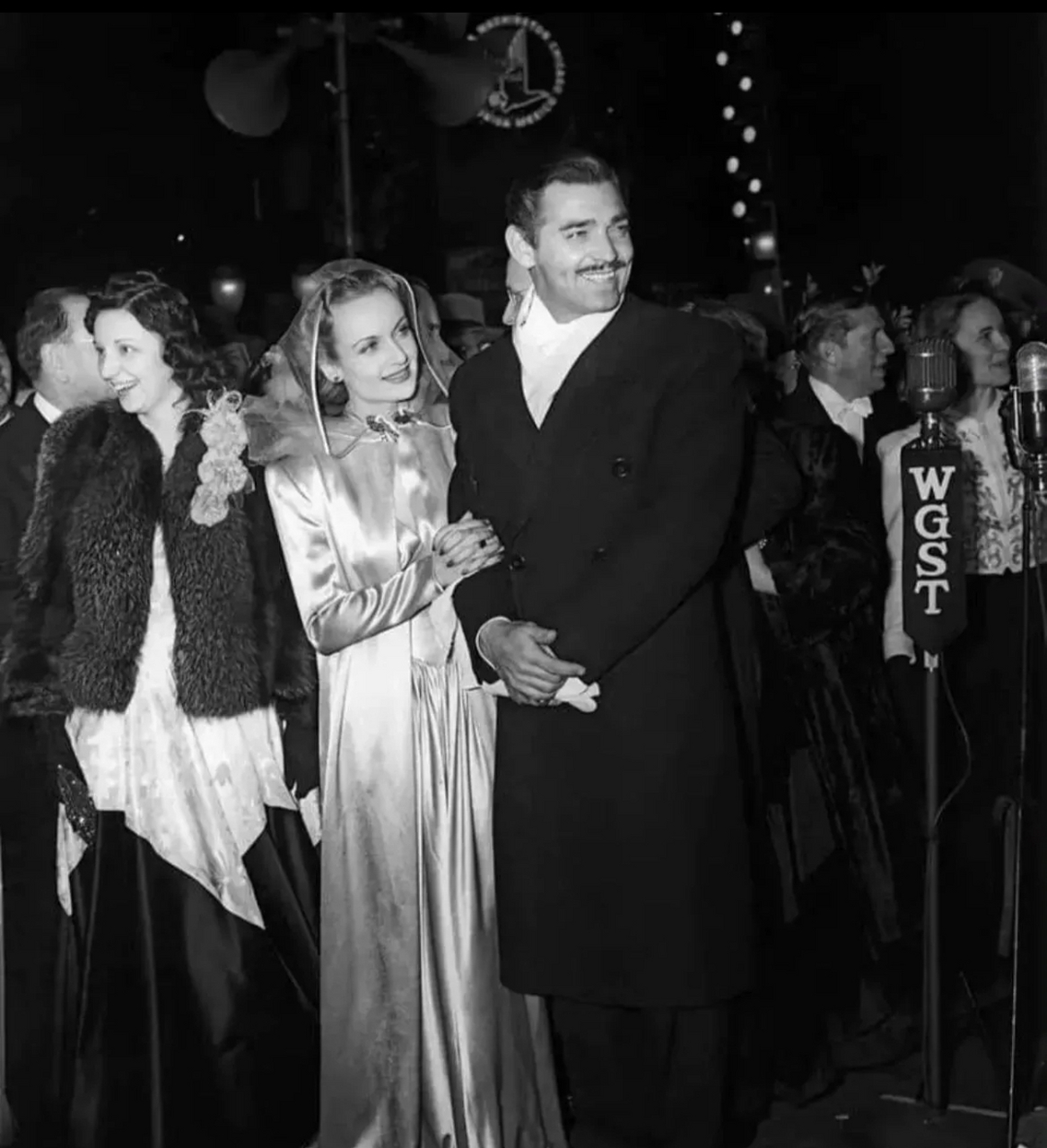 1939年,克拉克·盖博和新婚美丽的妻子卡罗尔·隆巴德在《乱世佳人》