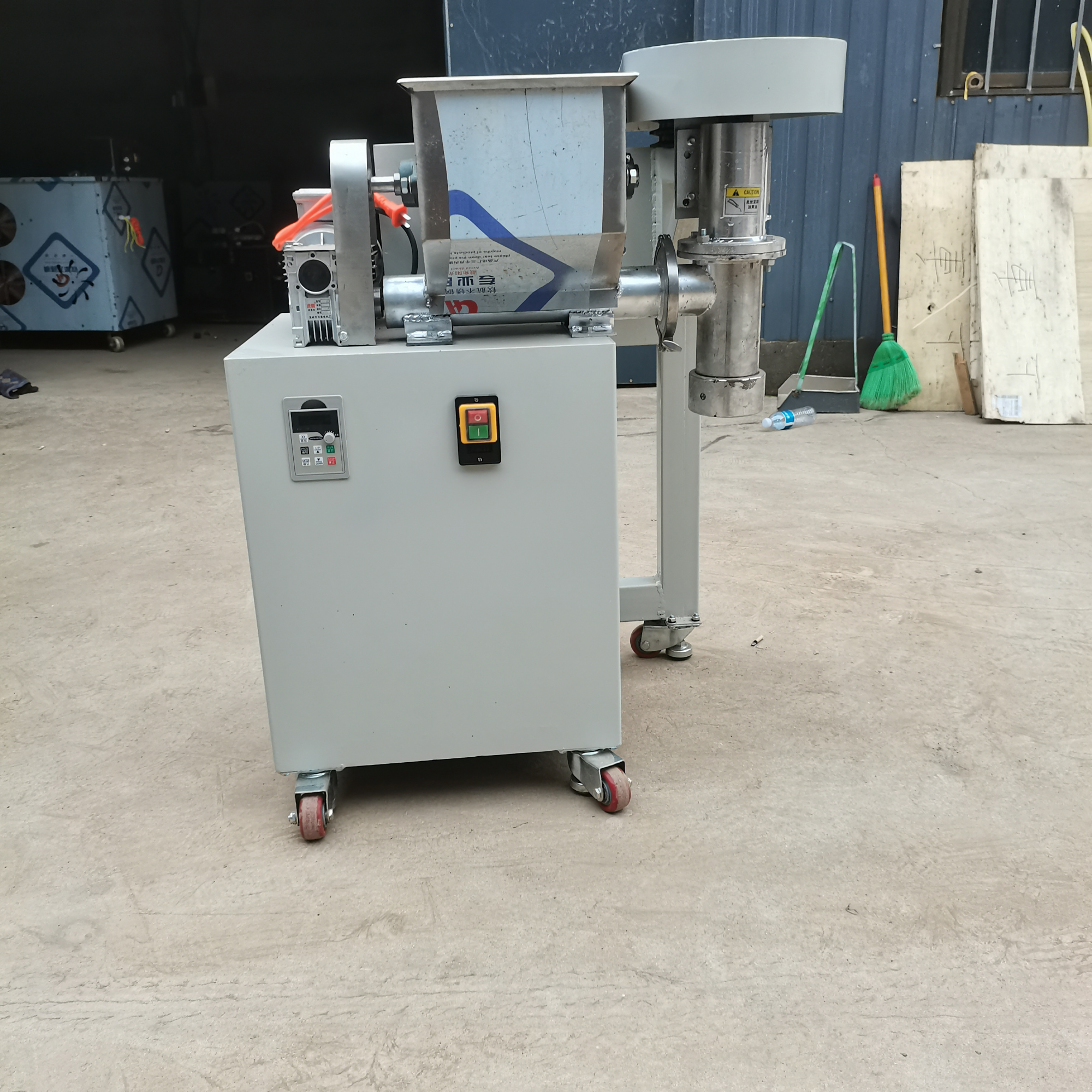 自动进料牛筋面机辣条机食品机械系列