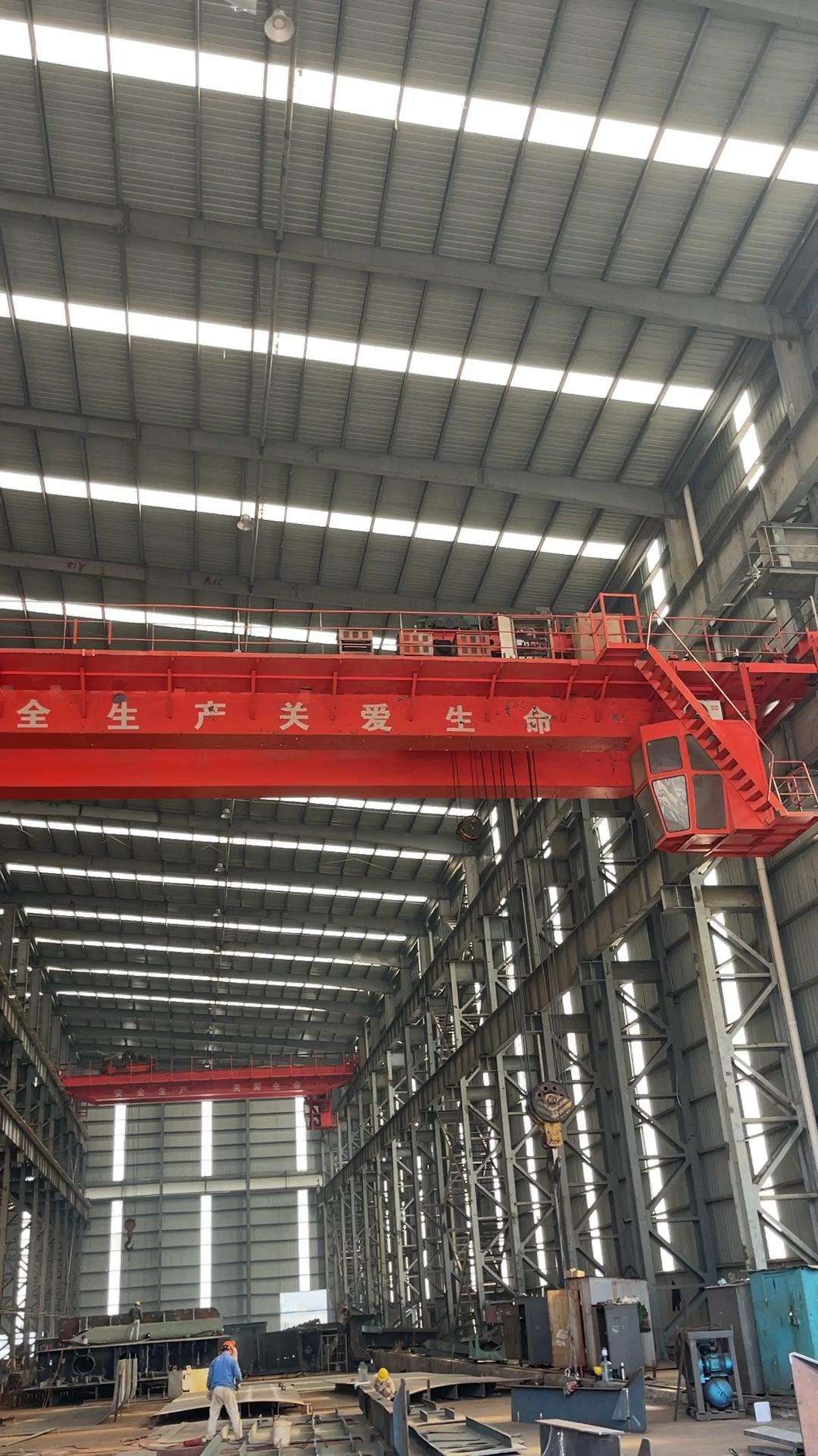 二手钢结构重型车间承重100吨吊车～述复钢结构-度小视
