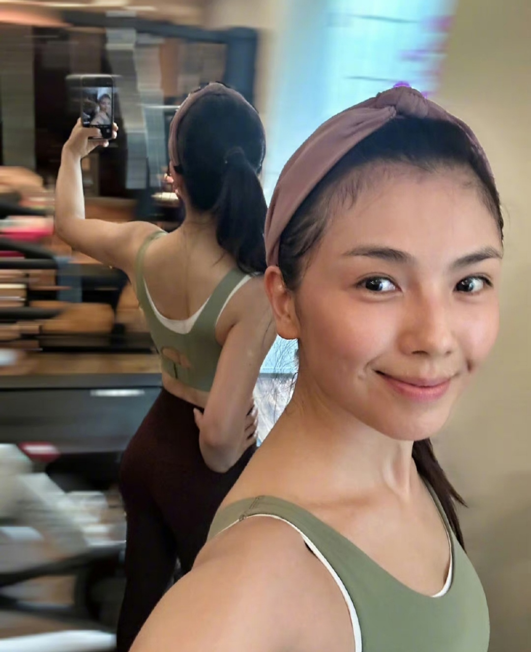 44岁刘涛端午节大吃大喝后开始健身,镜子里没p图的后背肌肉线条明显