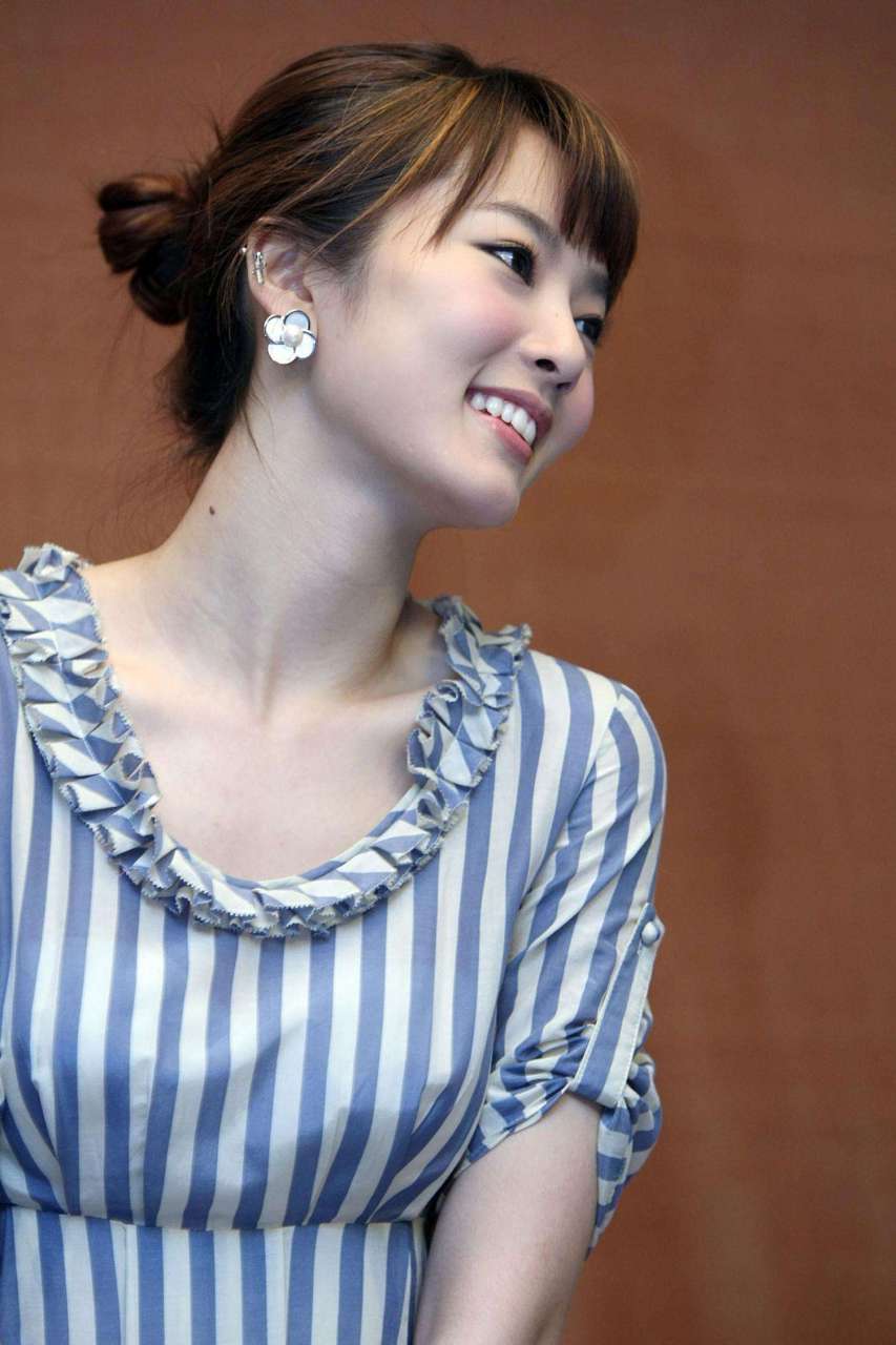 裴涩琪,1986年9月出生,韩国女演员,歌手.