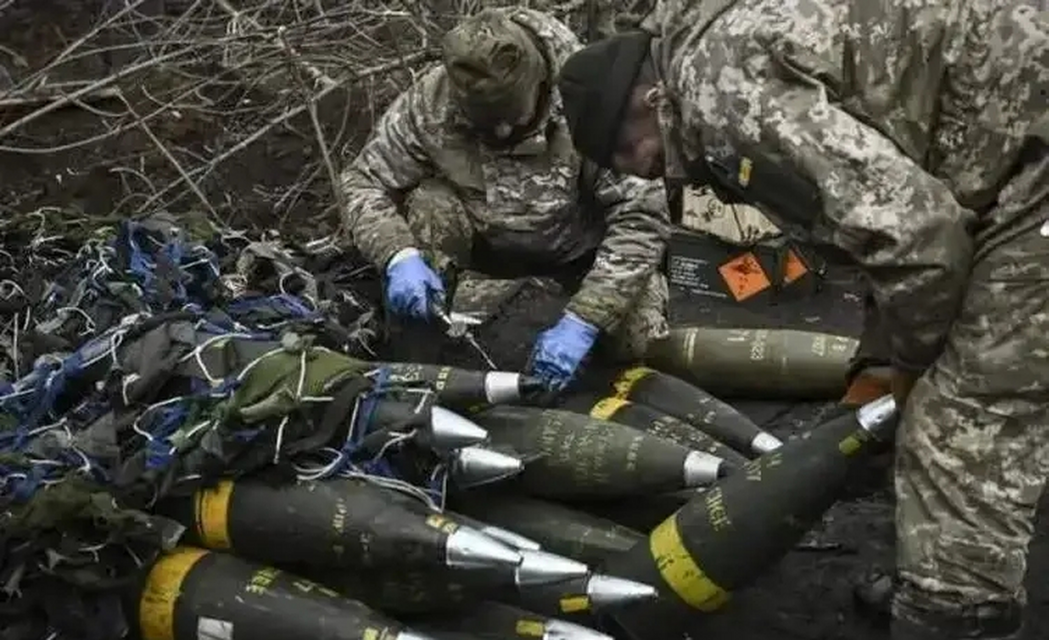 据英媒报道,自从俄军动用温压弹和钻地炸弹之后,乌军伤亡惨重.