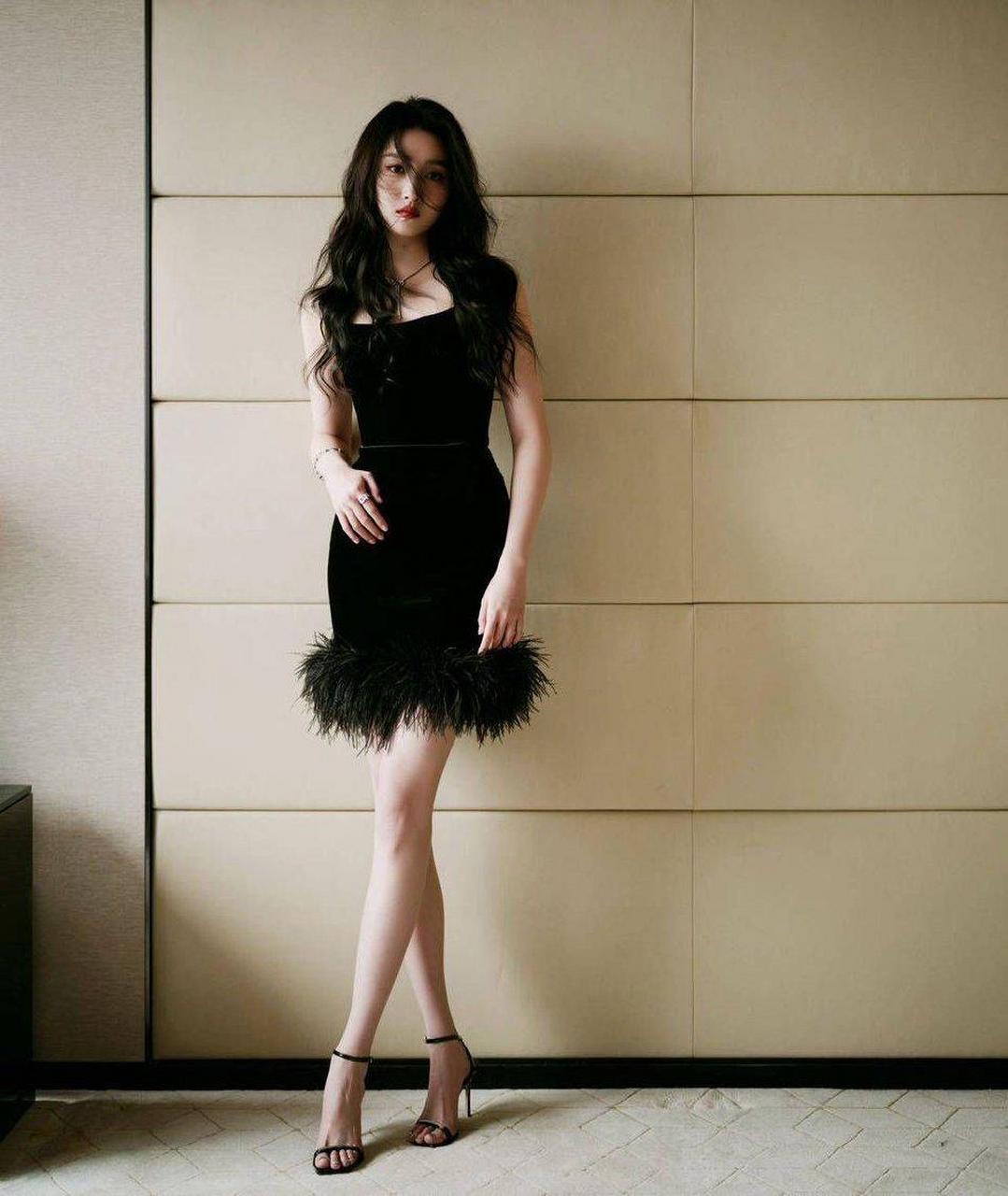 关晓彤的脚是否穿得上鹿晗的鞋?#养眼美女