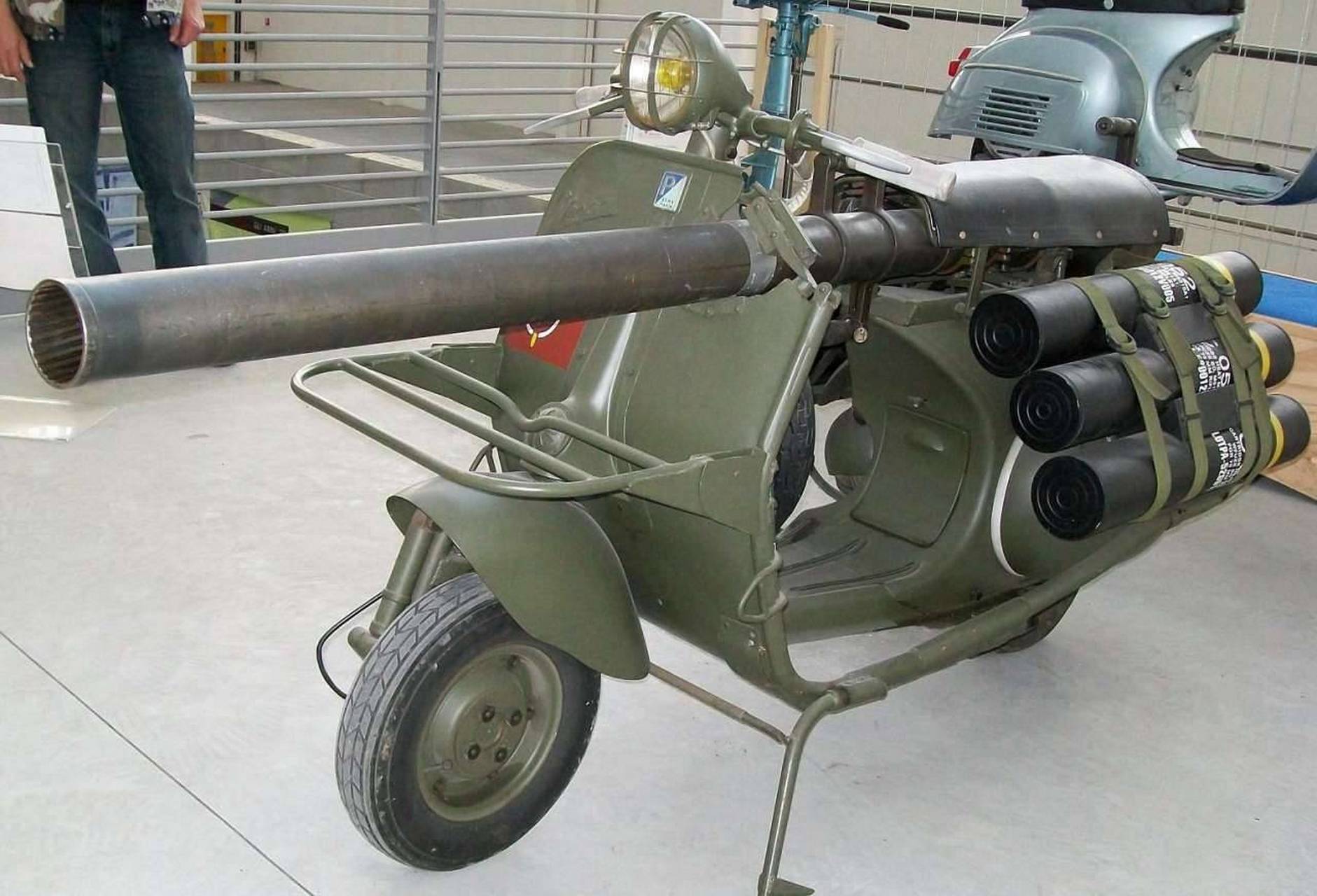 法国vespa 150 tap摩托车大炮 vespa 150 tap是法国军队于20世纪50