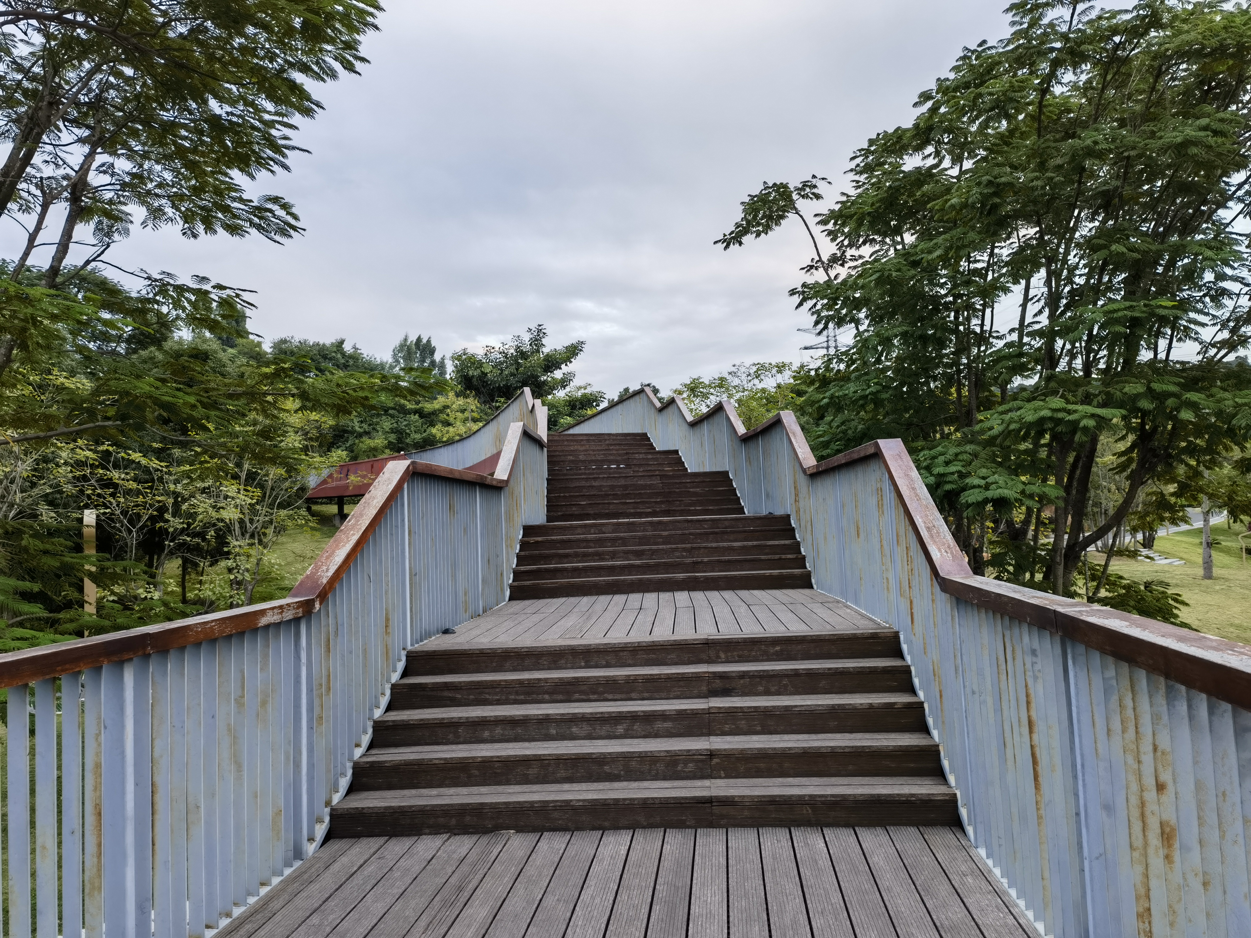 分析八字首先要弄清楚八字中每个字之间的复杂关系