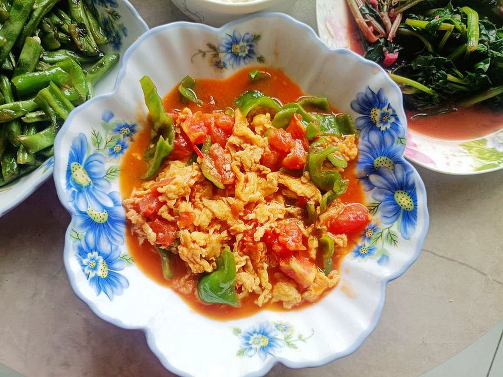 我家晚餐比较清淡,一般都是米饭和炒菜,老公爱吃米饭,就必备要炒菜