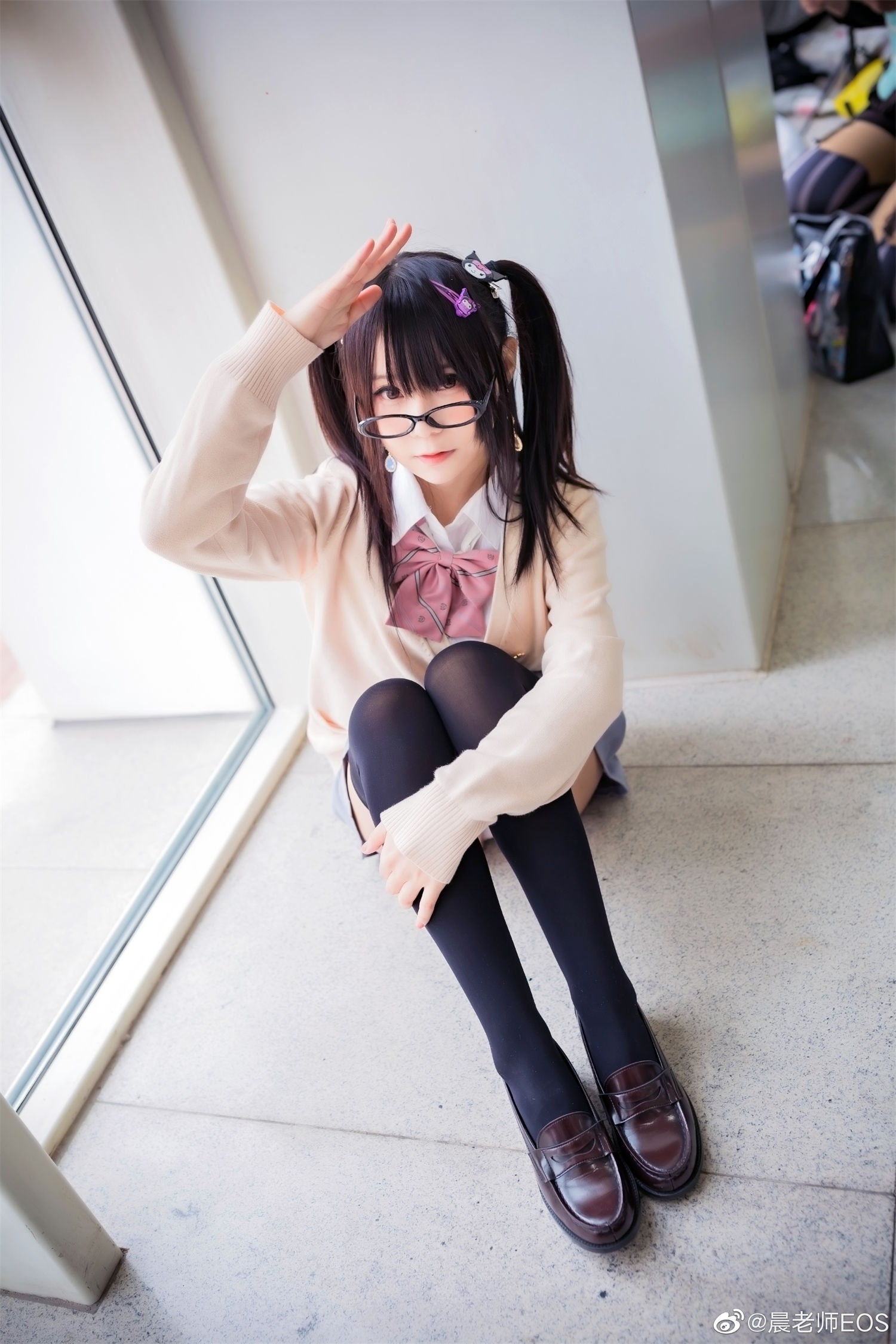 摇摇乐yoyo的图片太好看了！好想抱抱双马尾眼镜妹！