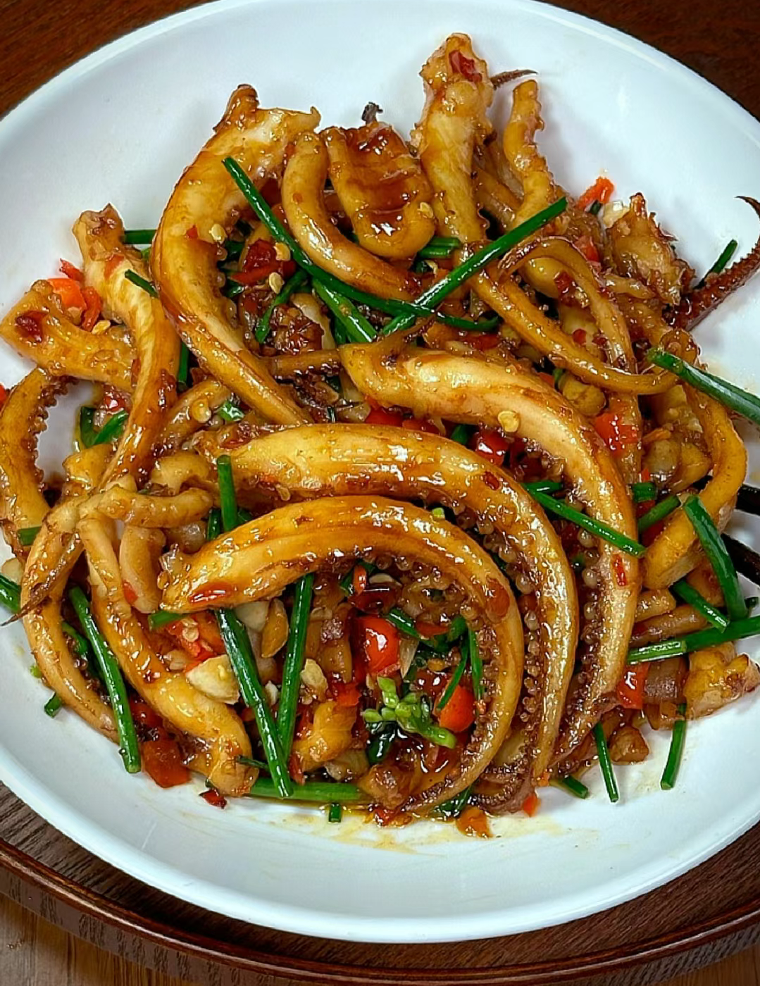 二十块买了一斤鱿鱼,炒了个我们全家都爱吃的香辣鱿鱼炒韭菜花,好喜欢