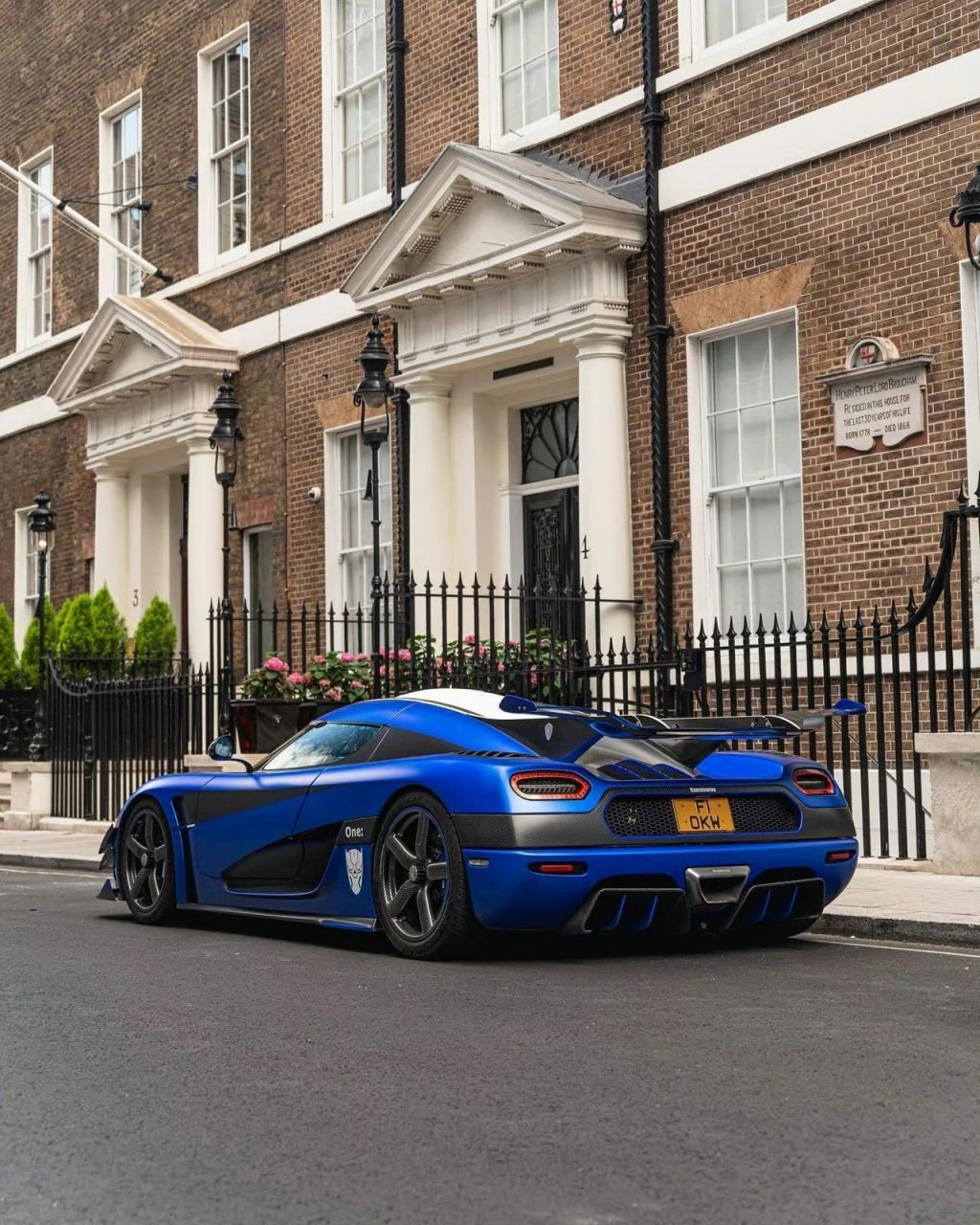科尼赛克one:1是瑞典超级跑车制造商科尼赛克(koenigsegg)于2014年