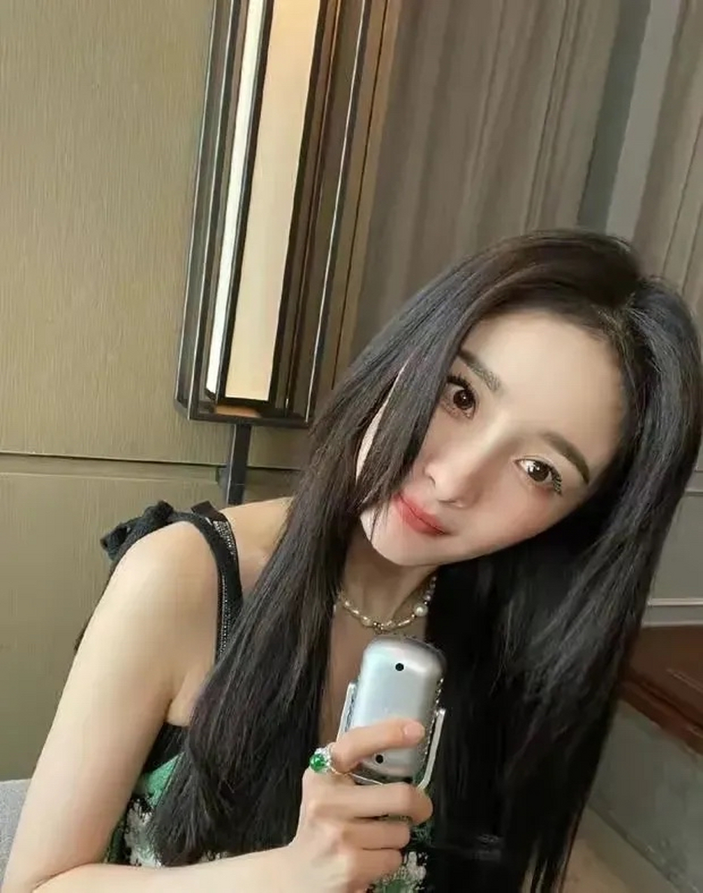 杨幂举办"八字没一撇"演唱会.谁会捧场?  什么是"八字没一撇"?