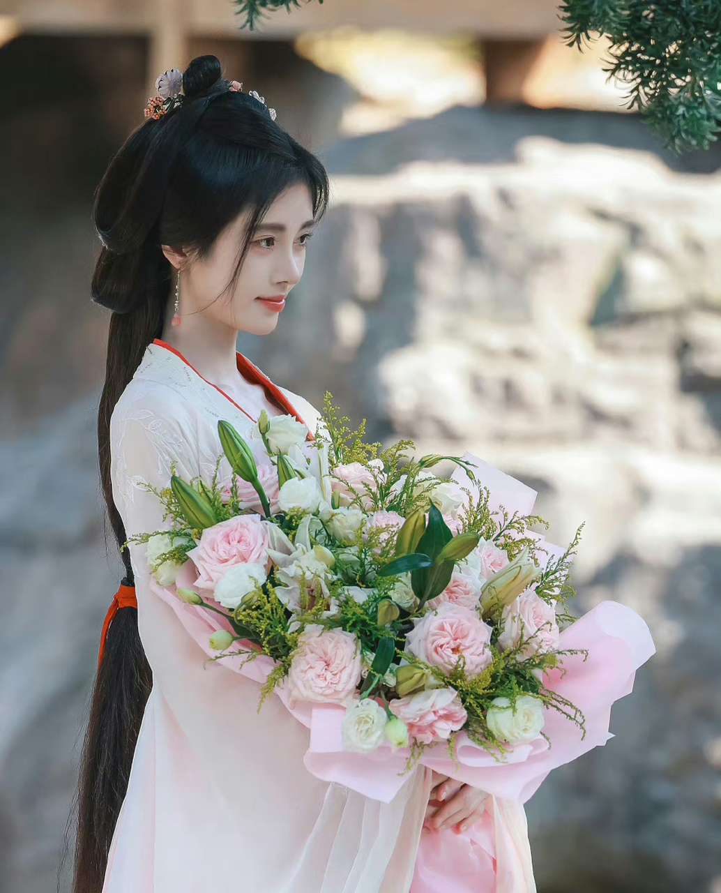 刘学义,鞠婧祎主演的电视剧《花间令》杀青啦,两位主演又多了一部古装