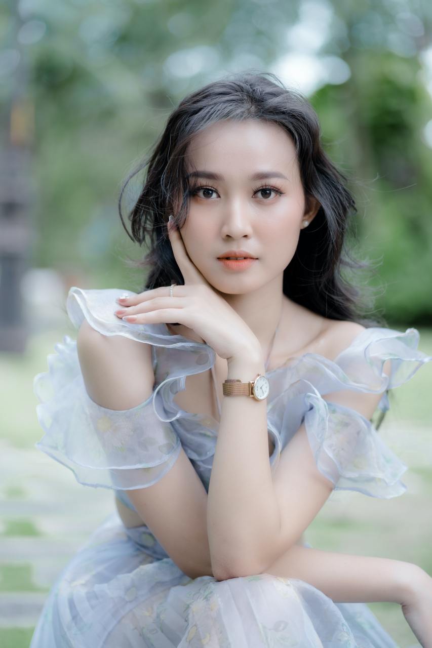 养眼美女# 美人一何丽,颜若芙蓉花