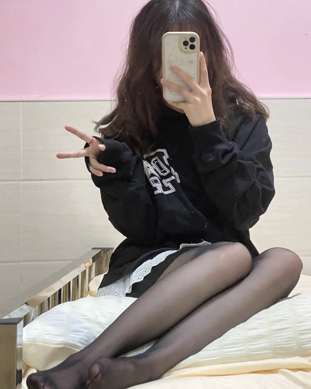 喜欢黑丝还是白丝?