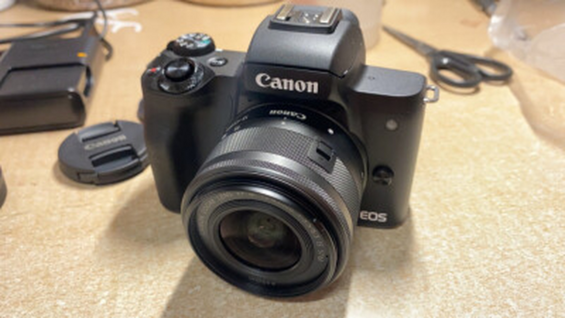 佳能m50跟d200的区别,佳能200d2和m50哪个好  佳能m50其实也还可以