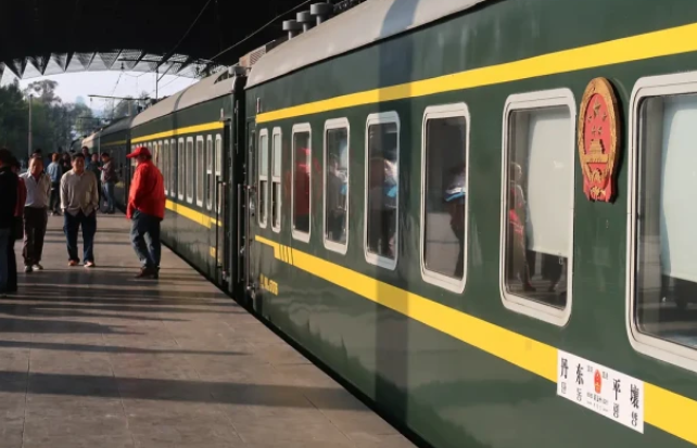 往返"中国""朝鲜"的国际列车