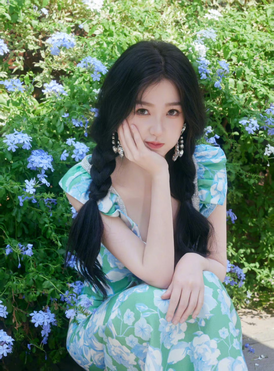 双马尾,大花裙,欣欣好美好美啊[舔屏]#虞书欣