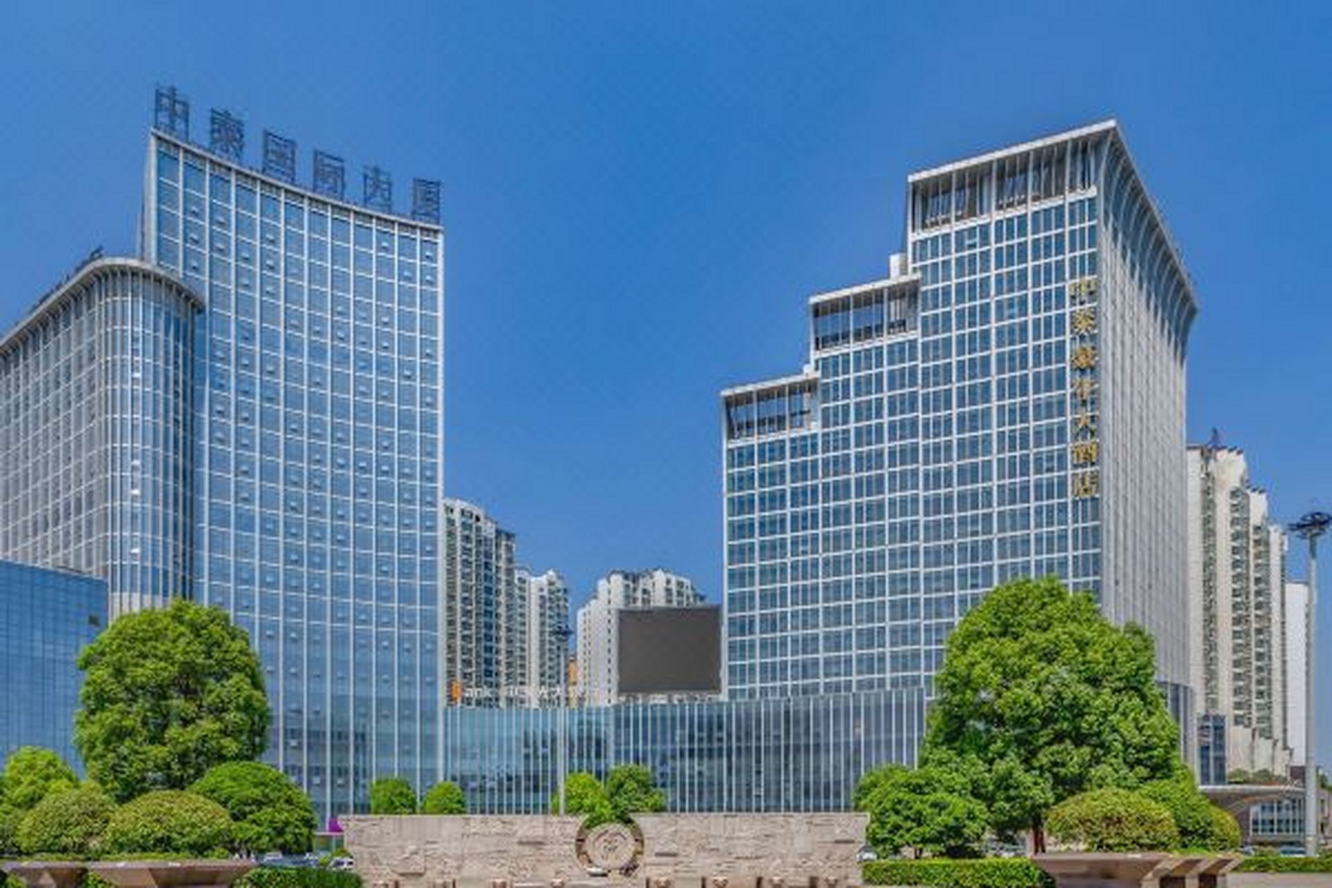 南阳中泰豪生大酒店坐落于有"南都帝乡"之称的河南省南阳市,是一家