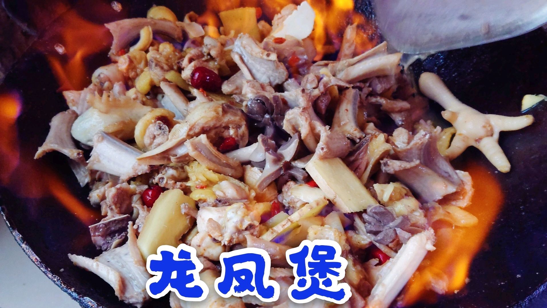 老母鸡配上黄鳝这样炖,那香味太让人流口水了