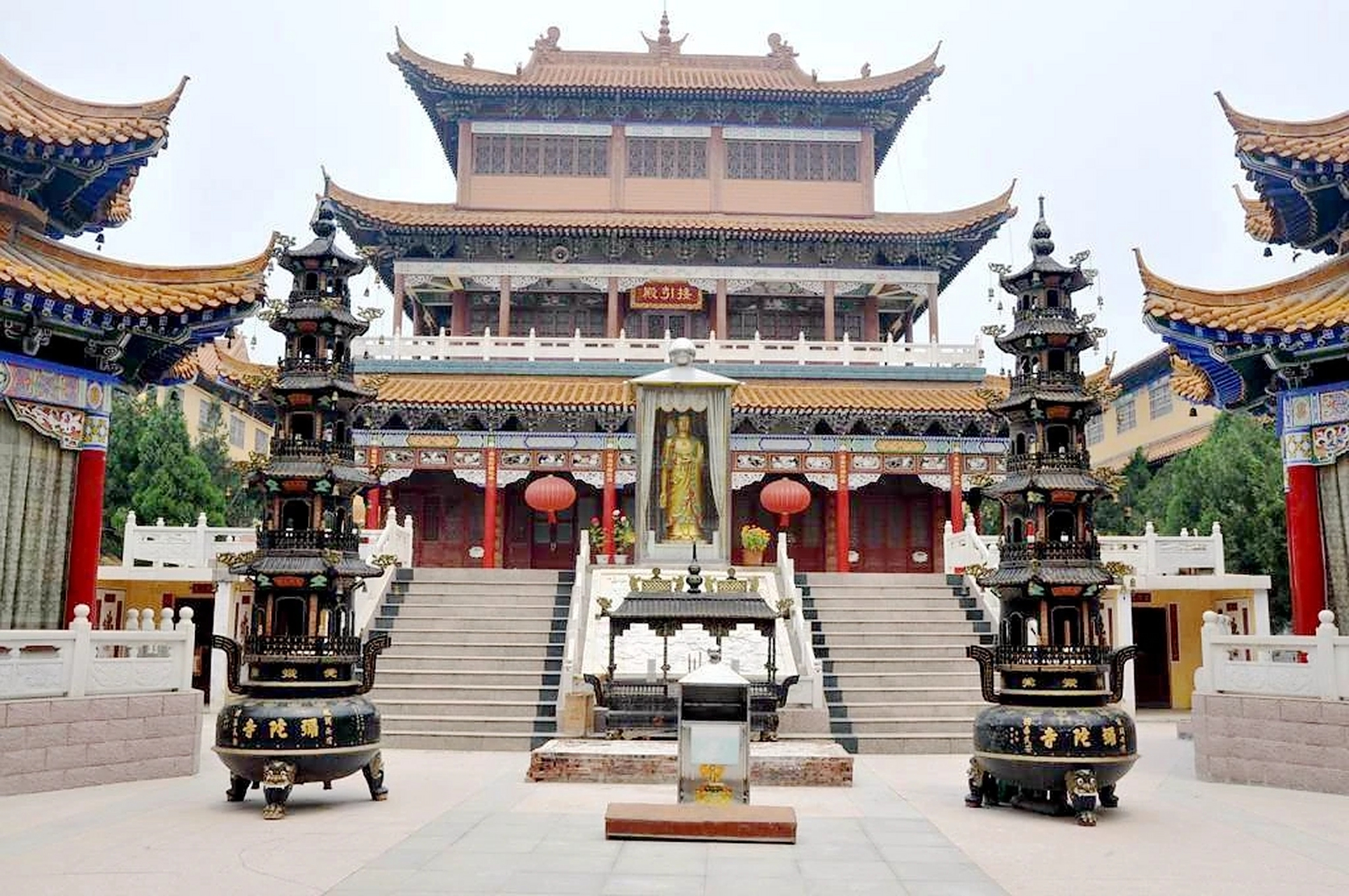 弥陀寺是古老的佛教寺院,相传为弥勒佛的别院,因此得名.