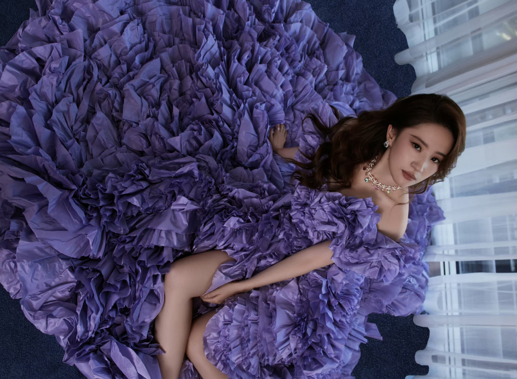 刘亦菲今日份出席星愿首映礼身着紫色大裙摆梦幻礼服裙,优雅高贵范